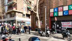 Una protesta ante la fábrica Germans Climent de Sants, donde los Almiral Bellido proyectan un tanatorio / CG