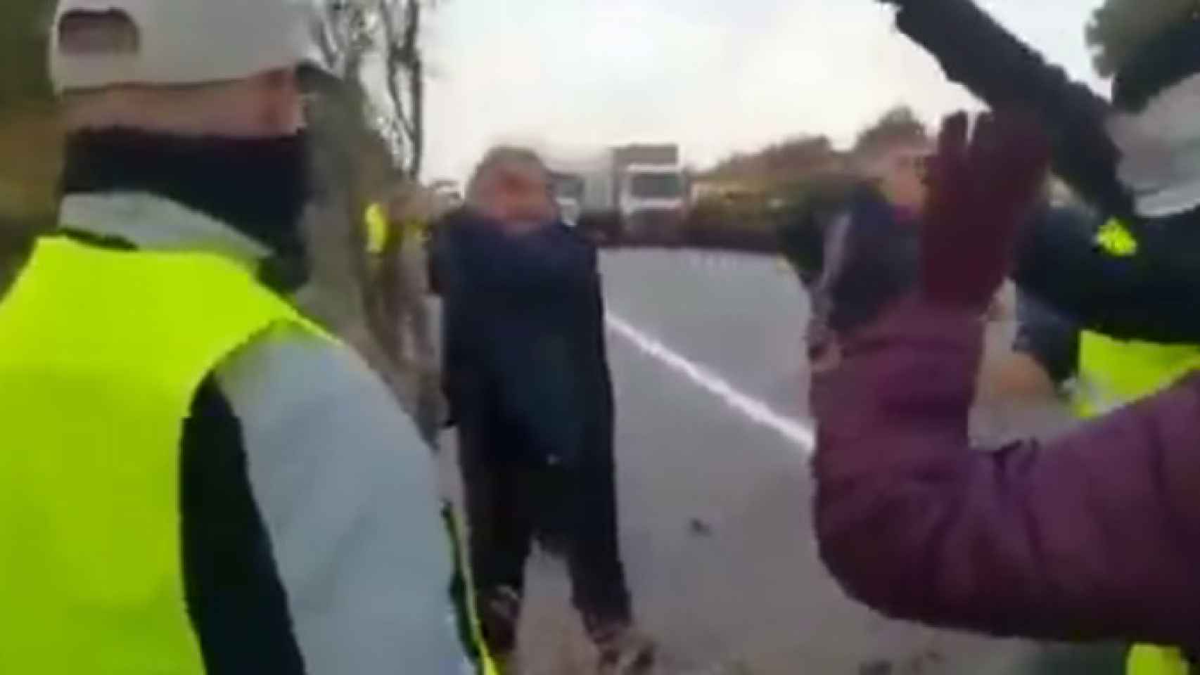 Conductores se enfrentan a los CDR en la autopista AP-7 en L'Ampolla (Tarragona) / CG