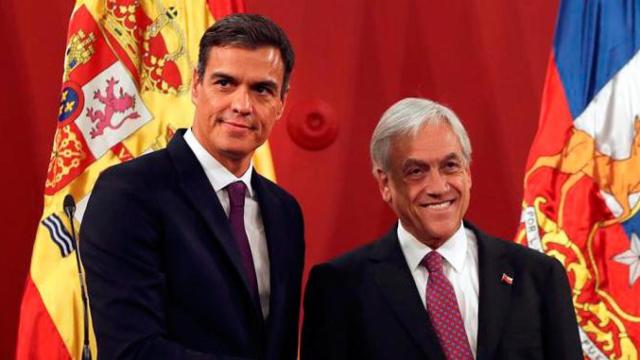 El jefe del Gobierno español, Pedro Sánchez (i), y el presidente chileno, Sebastián Piñera (d), en Santiago de Chile / EFE