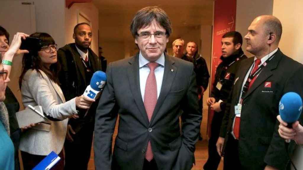 Carles Puigdemont, expresidente de la Generalitat y candidato de Junts per Catalunya, en una de sus comparecencias públicas desde Bruselas / EFE