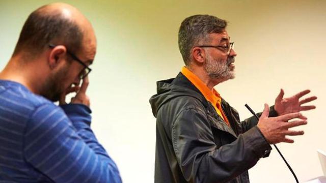 Carles Riera, diputado de la CUP, advierte al presidente de la Generalitat, Carles Puigdemont, que convocar elecciones es una deslealtad / EFE