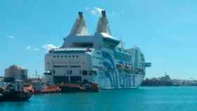 El Rhapsody, de la naviera italiana Grandi Navi Veloci (GNV), atracado en el muelle de Lepant del puerto de Barcelona / CG