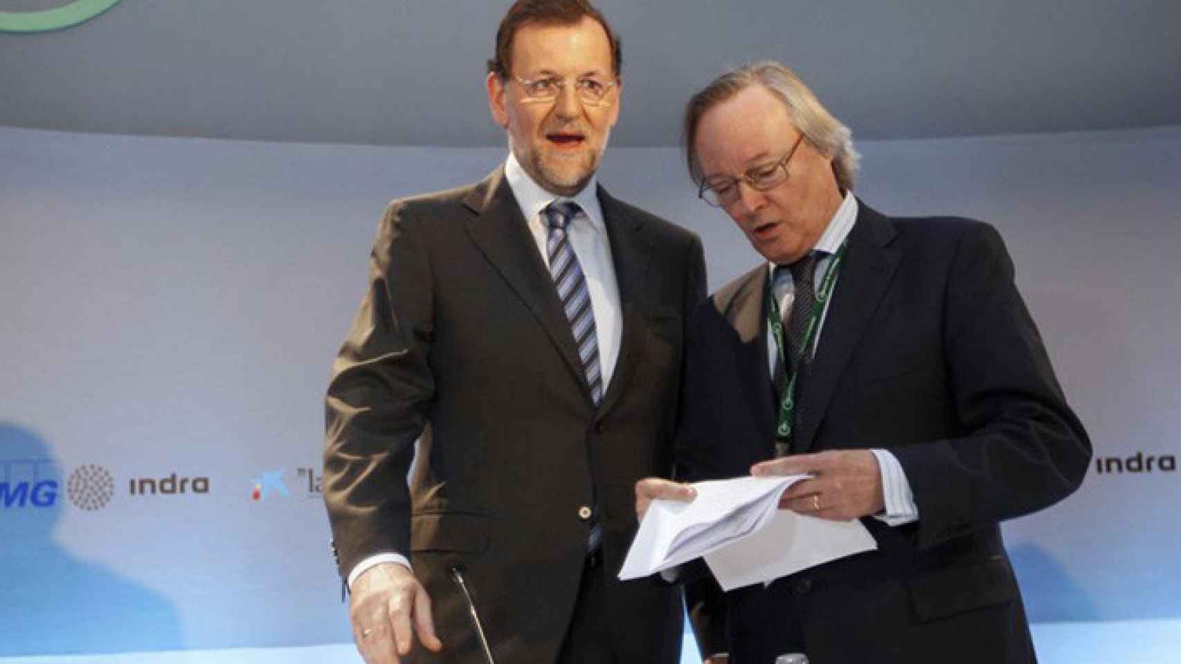 El presidente del Gobierno, Mariano Rajoy (i), y el exlíder del PP catalán, Josep Piqué (d), en una imagen de archivo / EFE