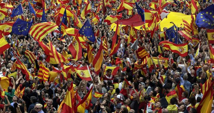 Manifestación contra la independencia de Cataluña en Barcelona el 8 de octubre de 2017 / EFE