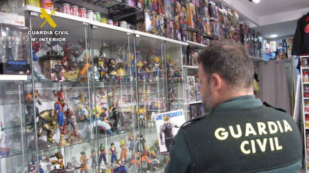 Agentes de la Guardia Civil durante una inspección rutinaria / GUARDIA CIVIL