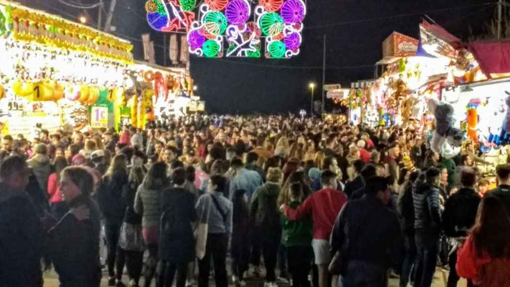 Imagen de una multitud en la Feria de Abril de Barcelona en una edición anterior a la pandemia /FECAC