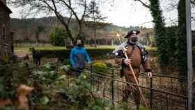 El Pare Pelegrí de 2021, en plena caminata protegido con mascarilla / AYUNTAMIENTO TOSSA