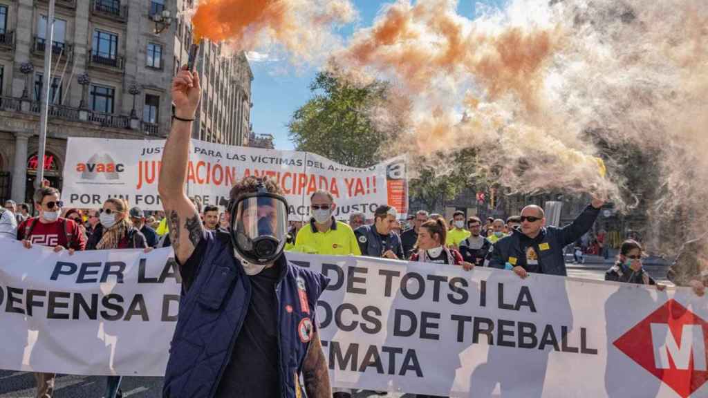 Protesta de trabajadores de TMB por el amianto en el Metro de Barcelona el pasado abril / EUROPA PRESS