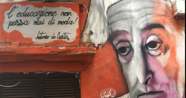 Graffiti de Antonio Curtis (Totò) en el Quartieri Spagnoli / EB
