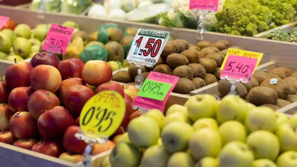 Frutas en un comercio / EP