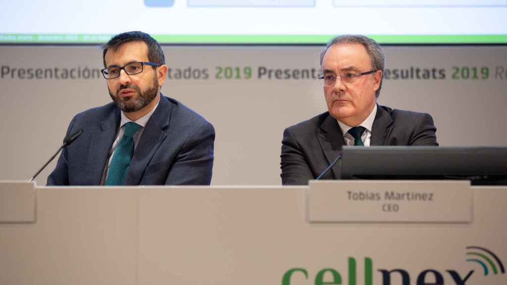 El consejero delegado de Cellnex, Tobías Martínez (dcha.), junto al director financiero, José Manuel Aisa / EP