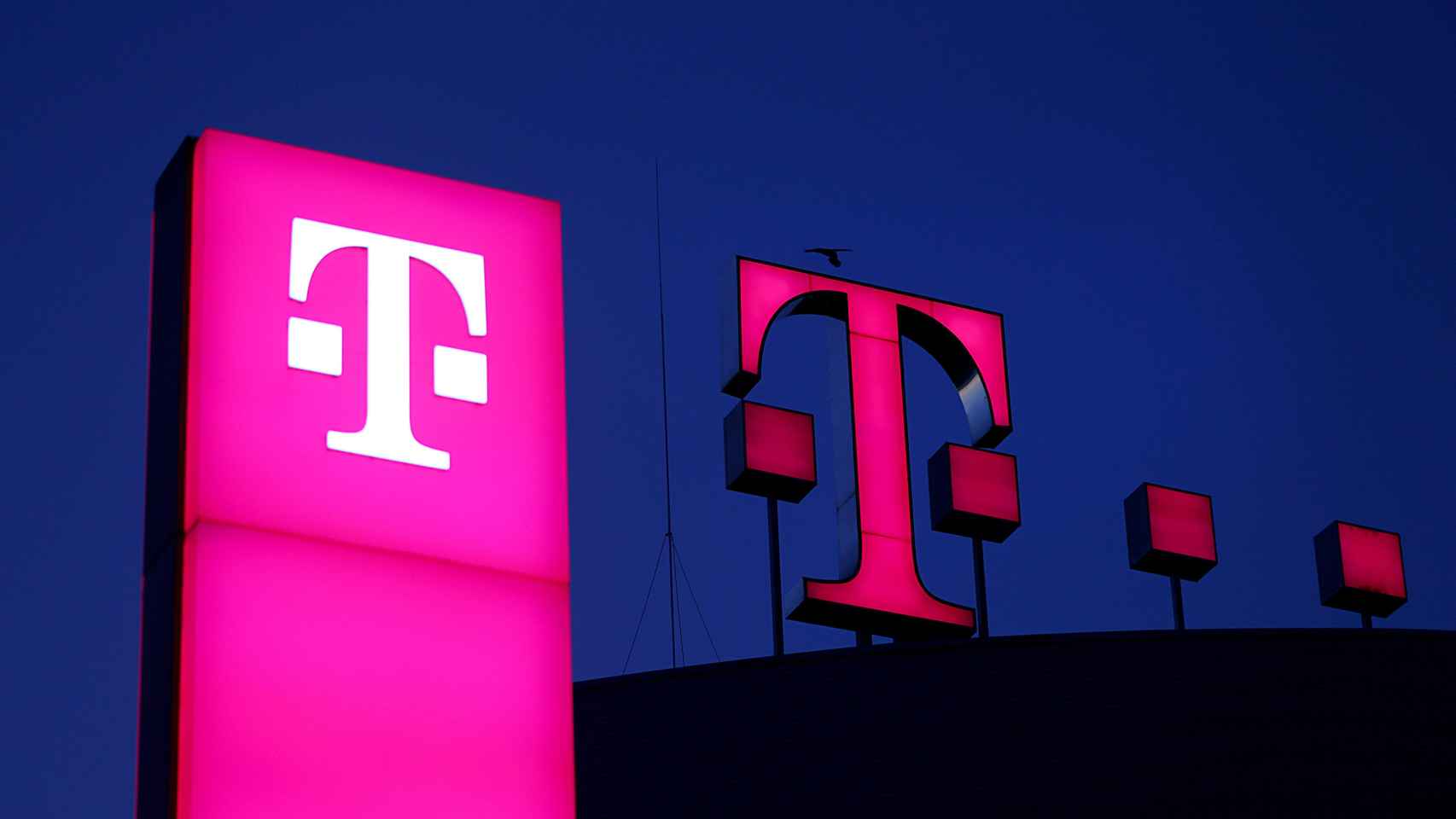 Logo de Deutsche Telekom en el tejado de la sede de la compañía en Bonn (Alemania) / EUROPA PRESS