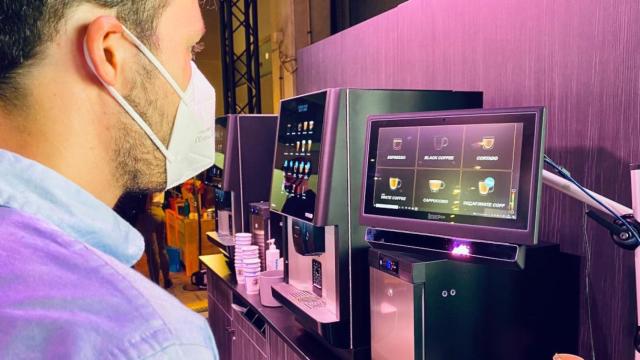 La tecnología de Irisbond y Azcoyen que permite sacar un café solo con la mirada / CG