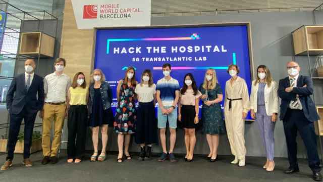 Los participantes del 'hackathon' sanitario, en el stand de MWCapital Barcelona en el MWC 2021 / MWCAPITAL