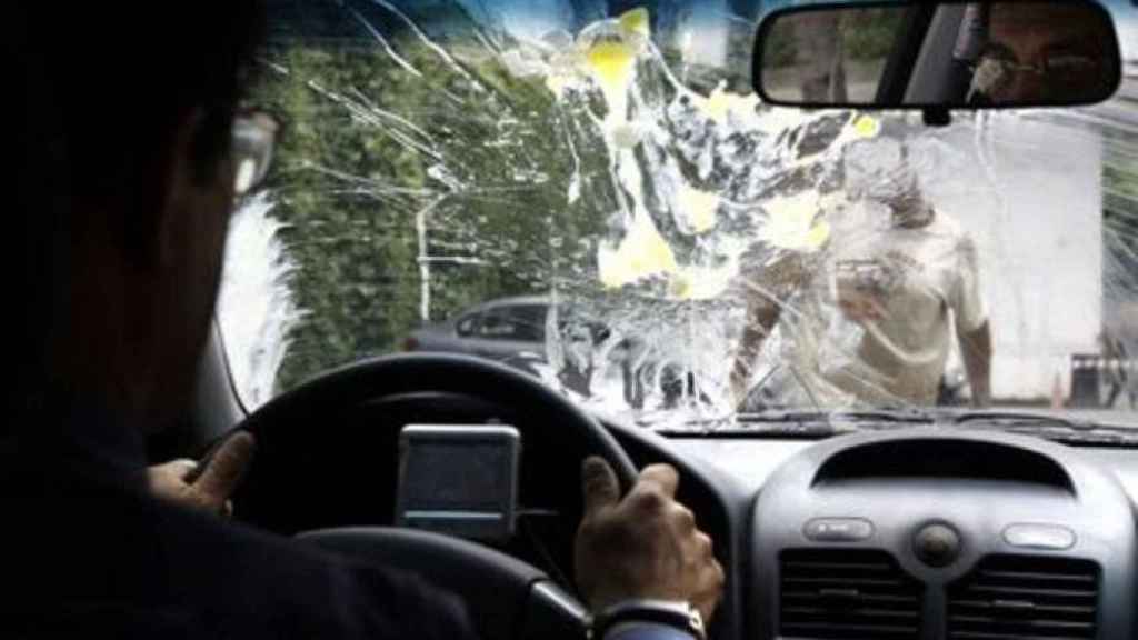 Éste es el efecto de un huevo en el cristal del coche si activas el parabrisas