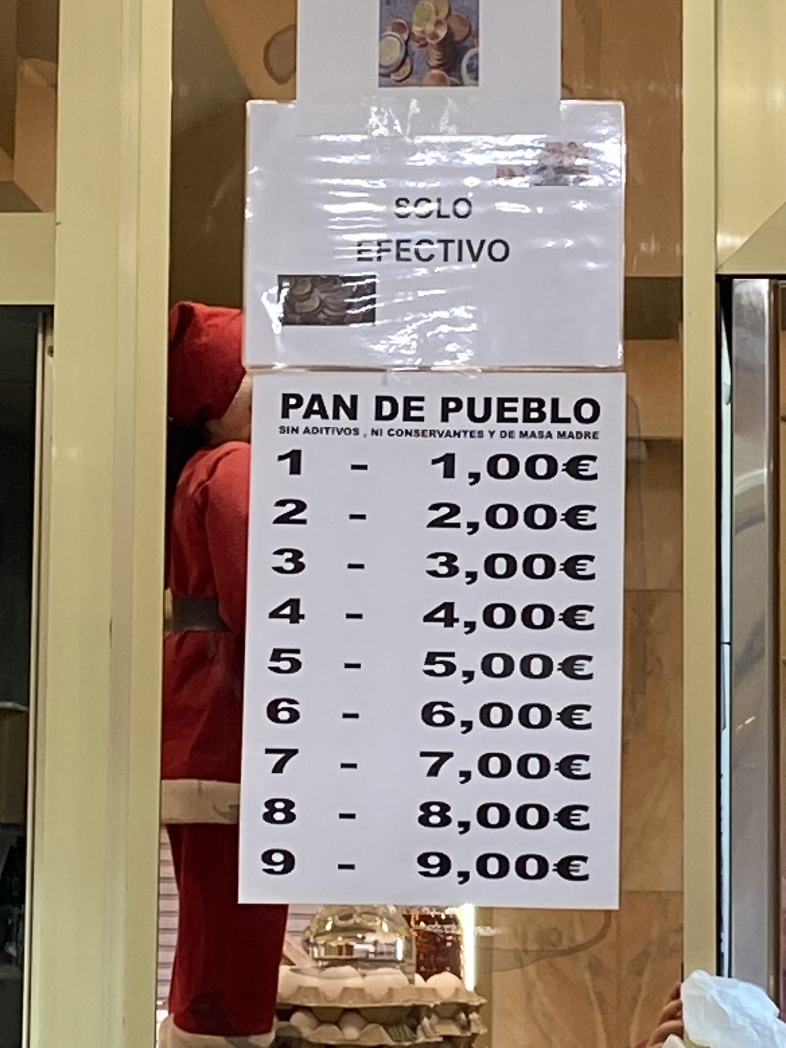 El cartel viral de una panadería / TWITTER