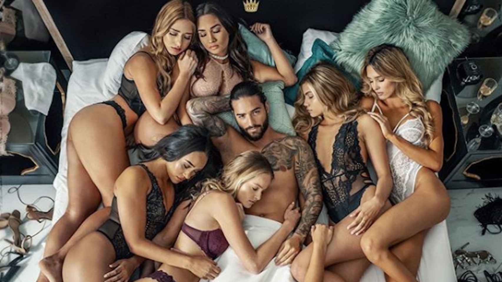 La fotografía de Maluma rodaeado de mujeres que ha desatado la polémica