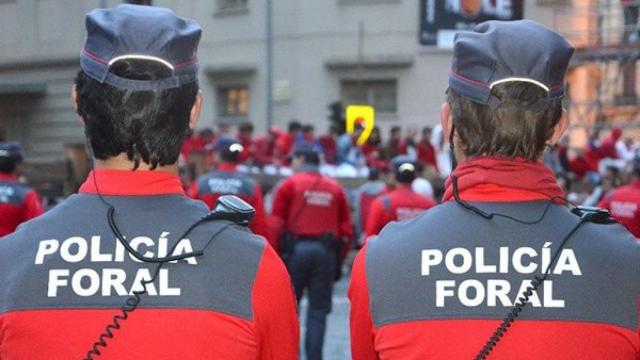 La policía foral de Navarra en un detenido en una imagen de archivo / CG