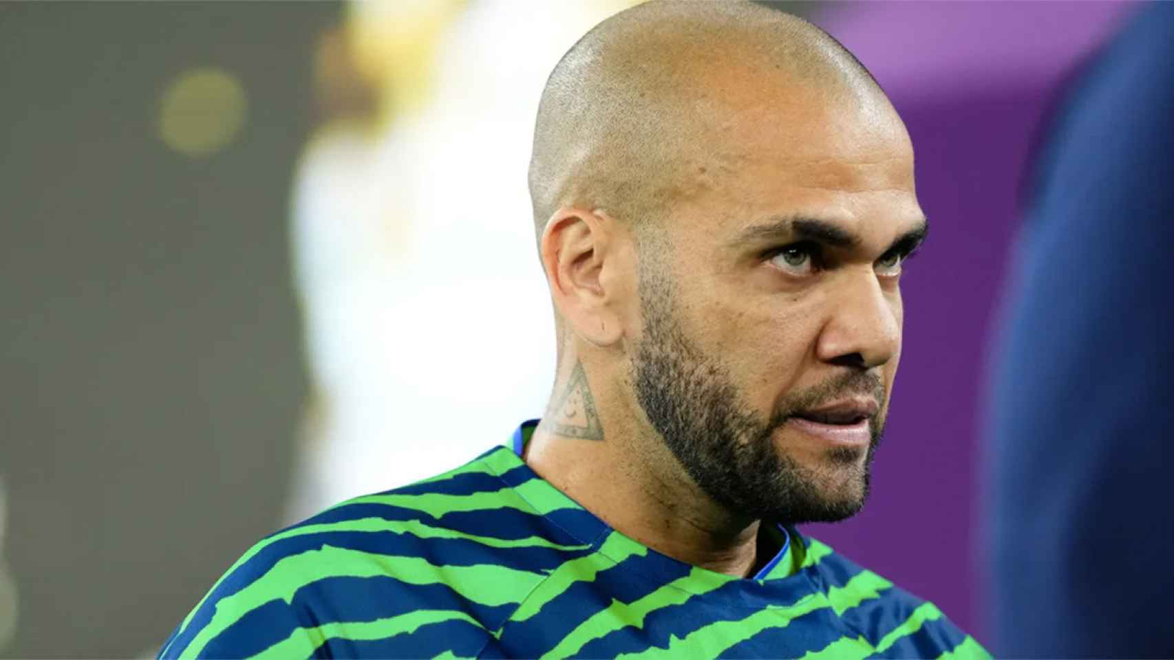 Dani Alves, en una imagen de archivo antes de un partido / REDES