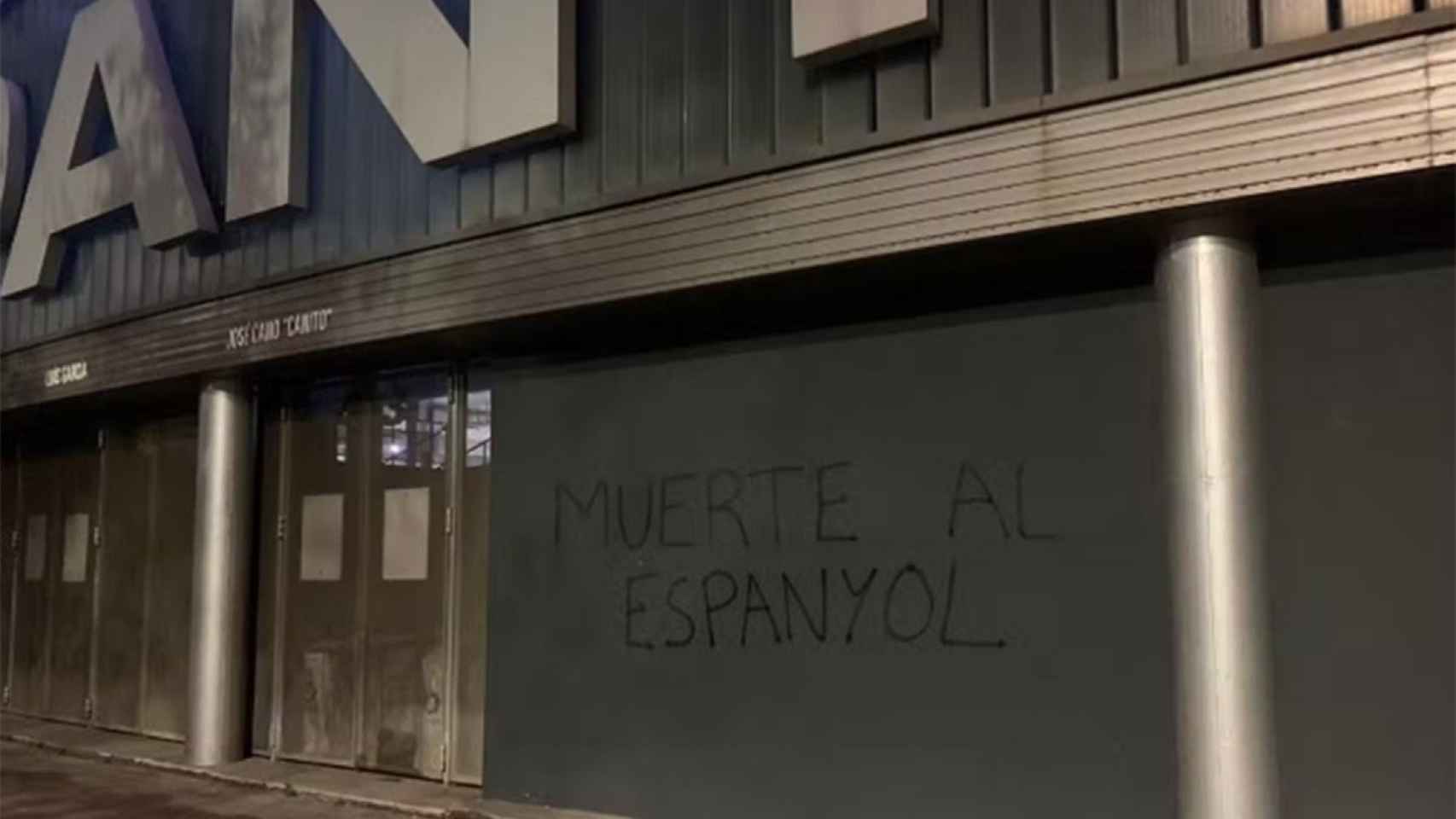 Pintadas insultantes contra el Espanyol en Cornellá-El Prat / Aldea Perica