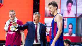 Jasikevicius dando indicaciones a Pau Gasol / FCB