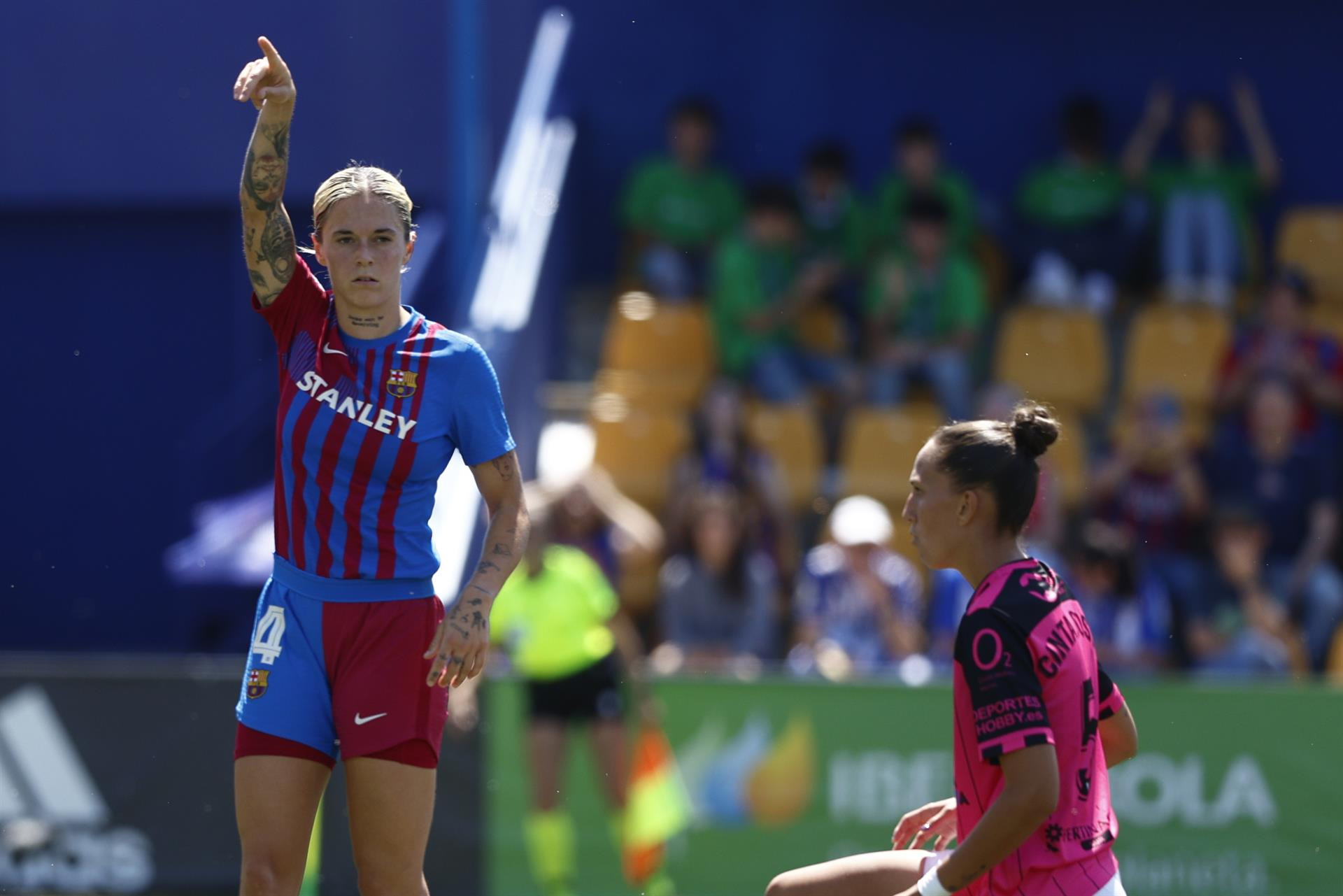 María León celebra el segundo gol del Barça