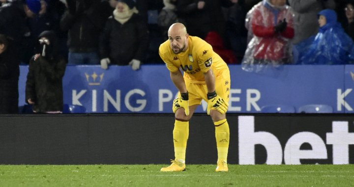 Pepe Reina en un partido con el Aston Villa / EFE