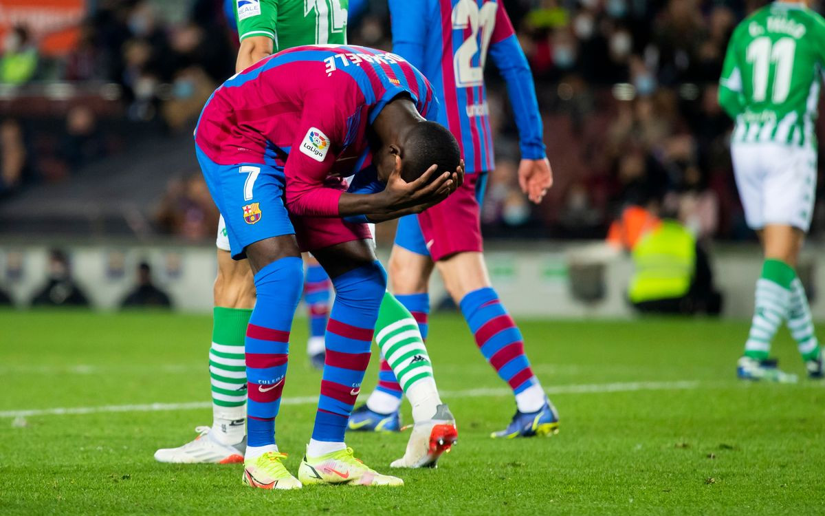 Dembelé se lamenta de una ocasión fallada con el Barça ante el Betis / FCB