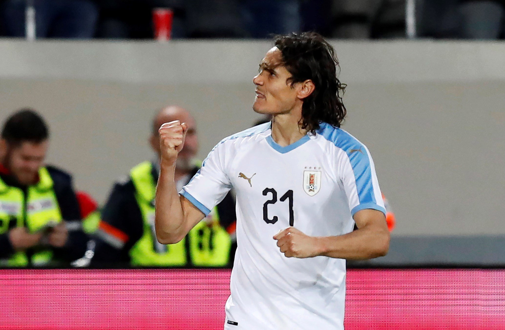 Edinson Cavani celebra su gol contra Argentina / EFE