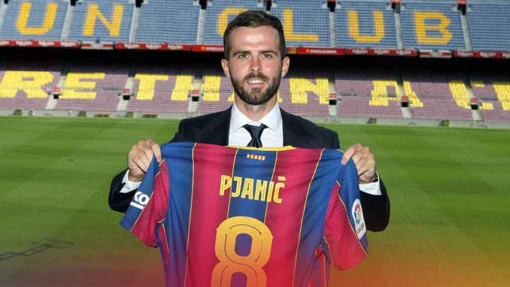 Miralem Pjanic con su nuevo dorsal /FCB