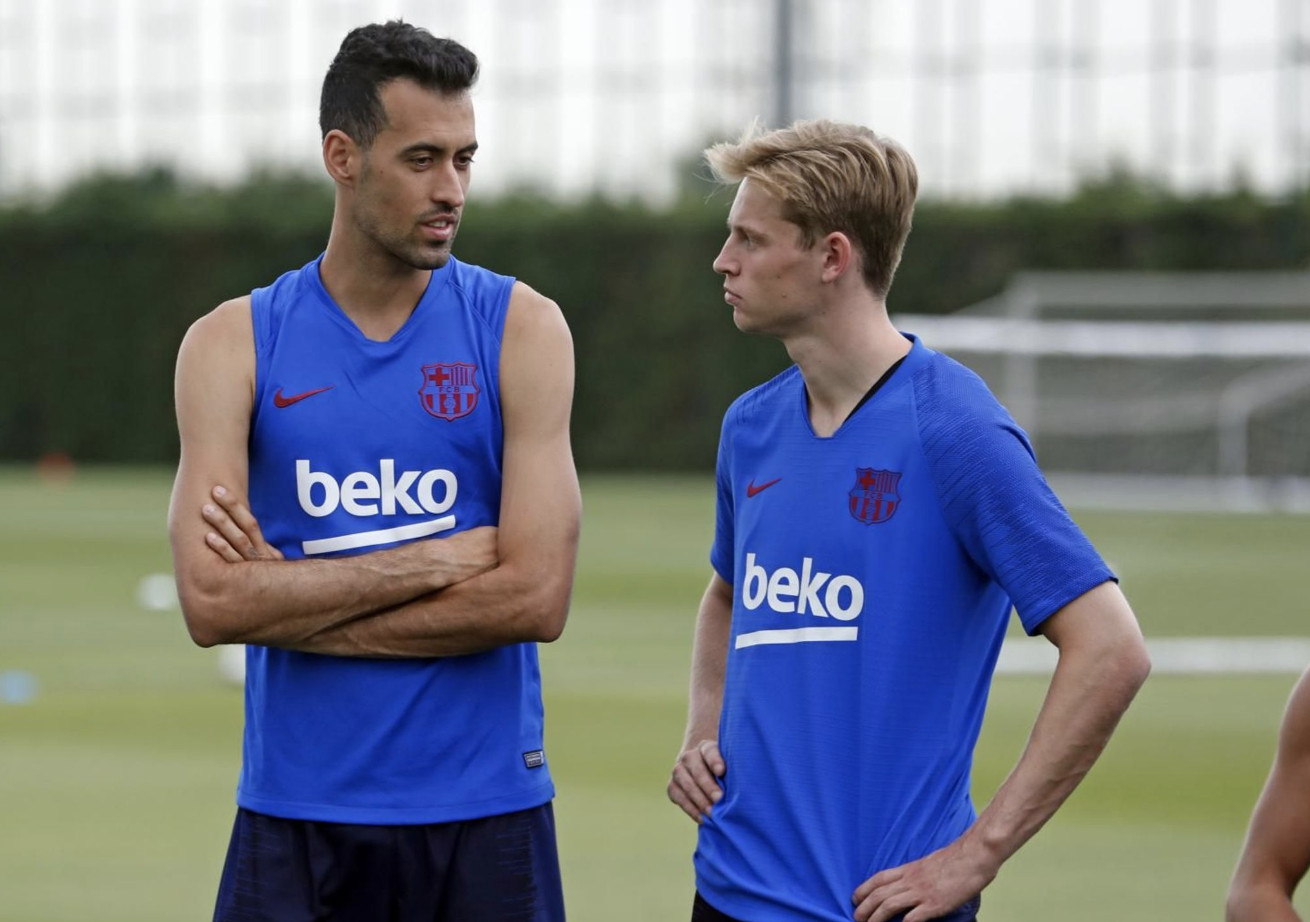 Una foto de De Jong y Busquets durante un entrenamiento del Barça / FCB