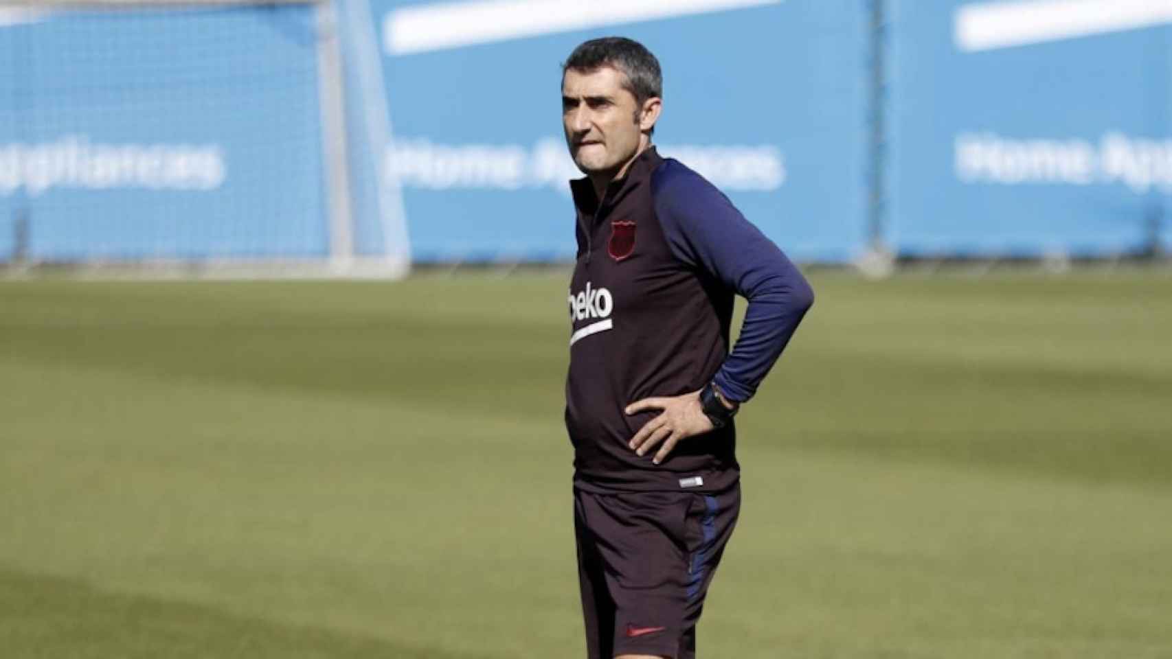 Una foto de Ernesto Valverde durante un entrenamiento del Barça / FCB