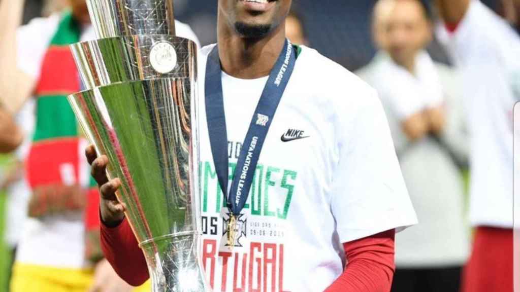 Semedo con la Copa de Naciones / TWITTER