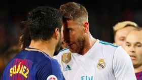 Luis Suárez y Sergio Ramos durante el último clásico disputado en el Camp Nou / EFE