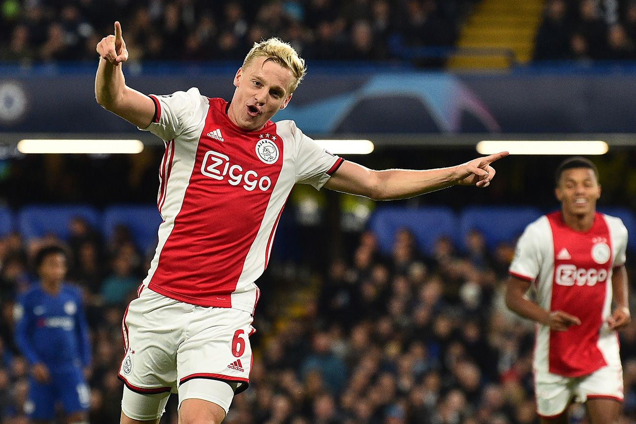 Van de Beek celebrando un gol en un partido contra el Chelsea / EFE