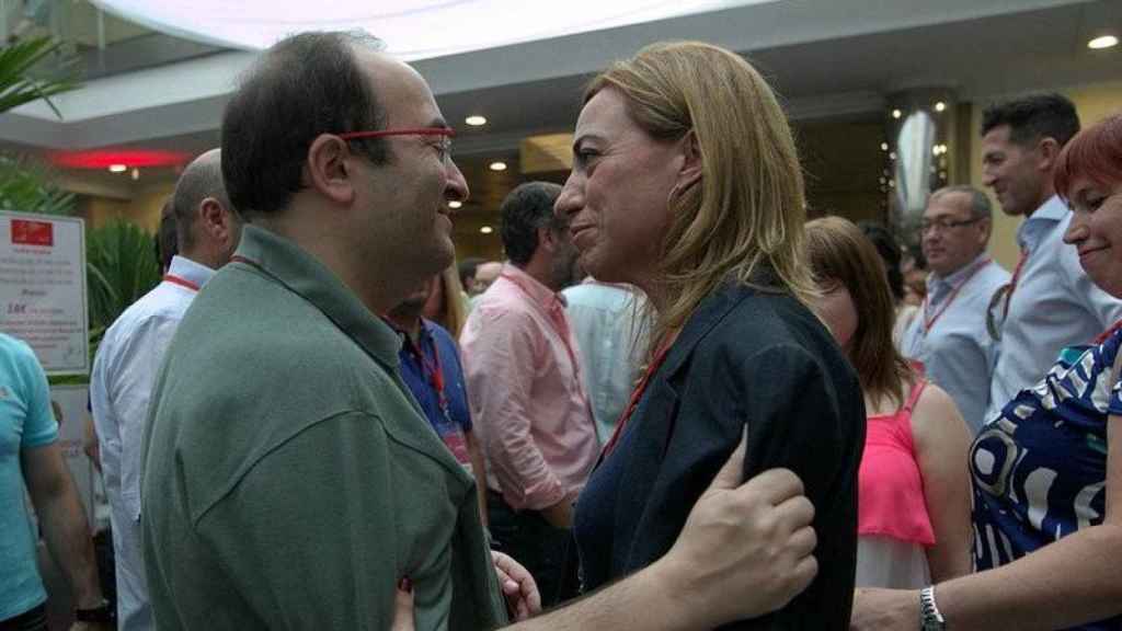 El primer secretario del PSC, Miquel Iceta, y la candidata del partido a las generales, Carme Chacon, en un acto este verano.