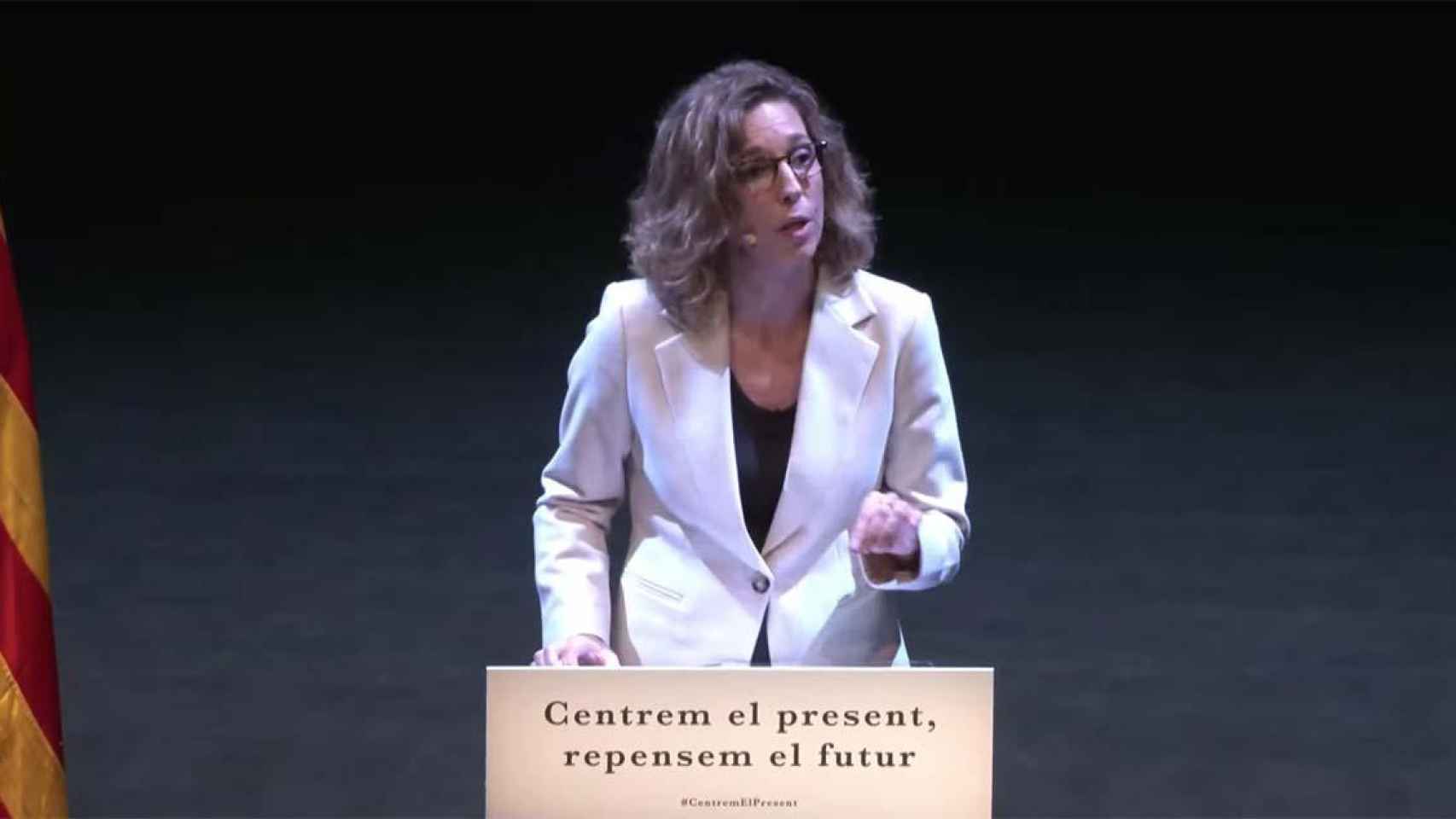 Àngels Chacón, exsecretaria general de PDECat, en la conferencia celebrada en el Teatro Nacional de Cataluña