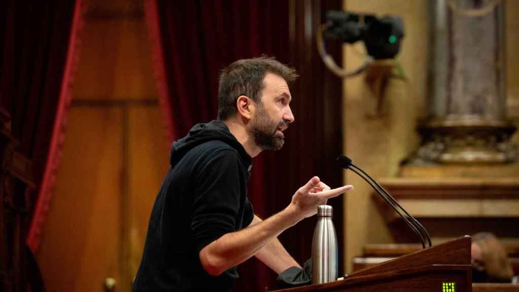 El diputado de la CUP Pau Juvillà en un pleno del Parlament / EUROPA PRESS