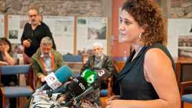 La portavoz de la CUP, Núria Gibert, durante la rueda de prensa que ha ofrecido tras la reunión del consejo político en Perpiñán (Francia). La CUP insinúa su participación en las elecciones del 21D / EFE