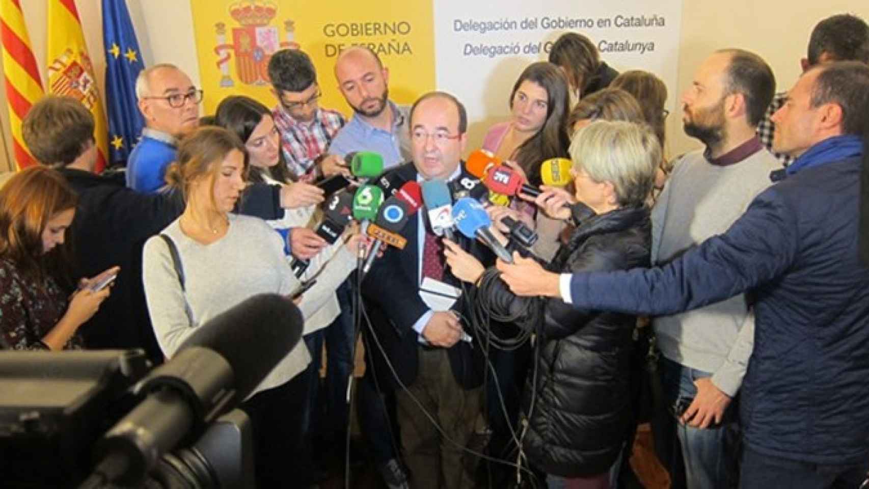 El primer secretario del PSC, Miquel Iceta, tras su reunión con la vicepresidenta del Gobierno, Soraya Sáenz de Santamaría / EUROPA PRESS