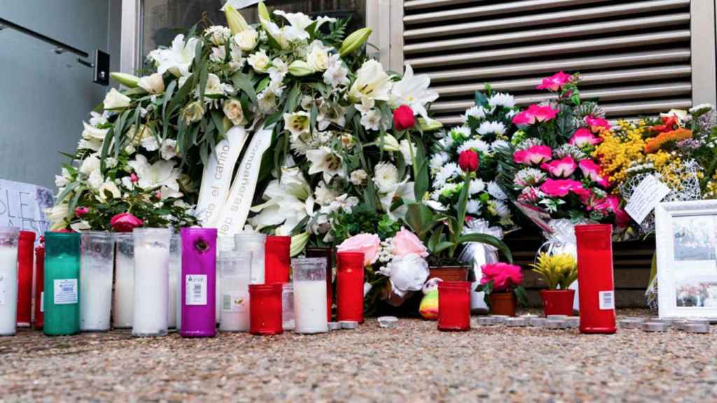 Velas y flores por Alana, la menor fallecida en Sallent / EFE