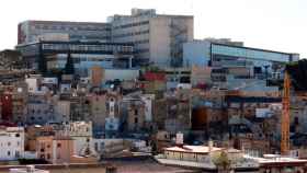 El Hospital Tortosa Verge de la Cinta, cuya ampliación no puede servir de excusa para no construir un nuevo centro, según los vecinos del municipio