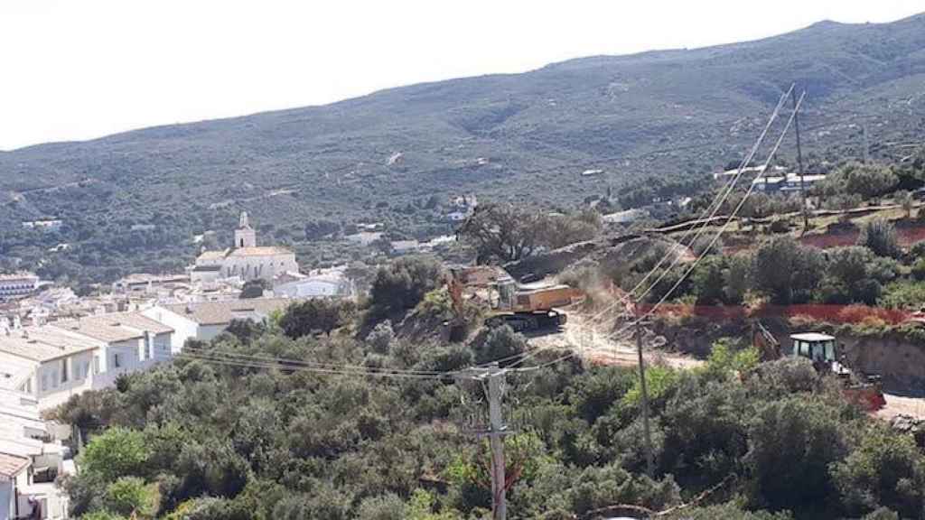 Obras para construir la urbanización de lujo de Custo en Cadaqués  / CG