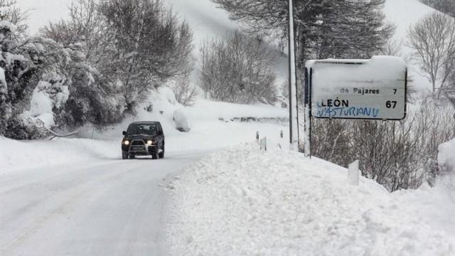 Una carretera cubierta de nieve / EFE
