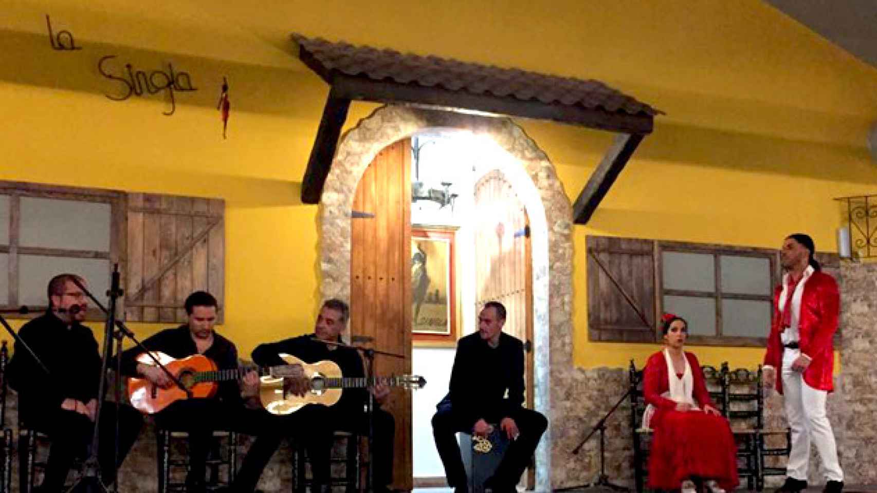 El equipo de guitarra, cajón, zapateao y baile de La Singla, que abrirá en Barcelona la próxima semana / CG