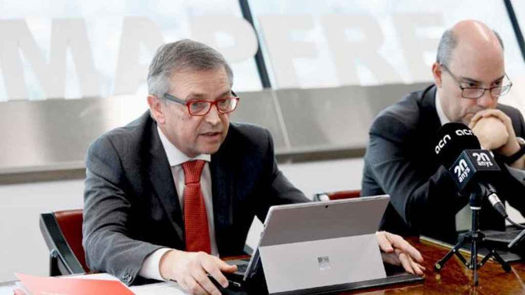 El consejero delegado de la aseguradora Mapfre, José Manuel Inchausti (d), y el director en Cataluña, Ricardo Garzo (i) / MAPFRE