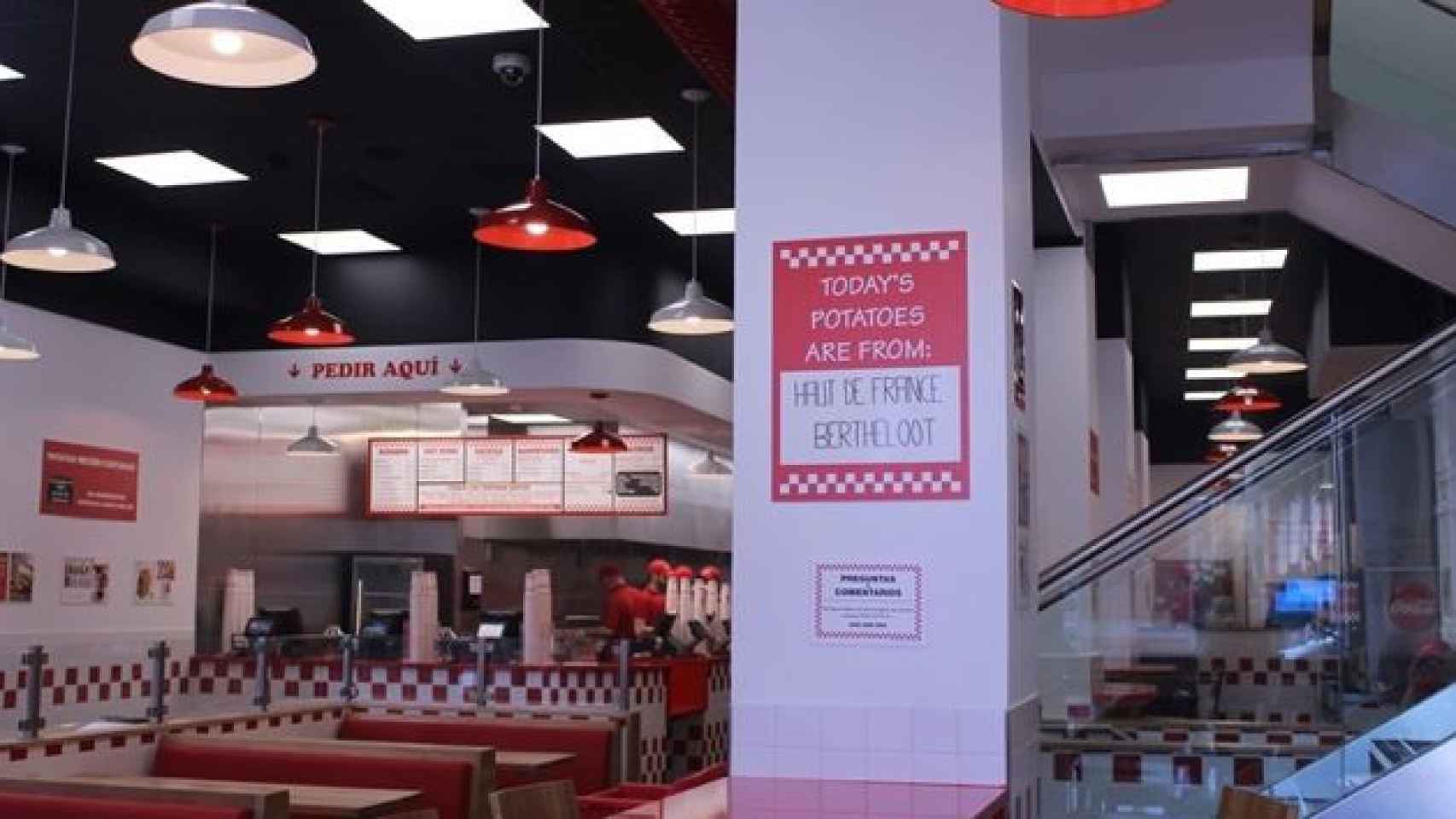 La nueva hamburguesería Five Guys de la Gran Vía madrileña