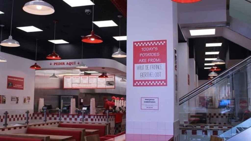 La nueva hamburguesería Five Guys de la Gran Vía madrileña