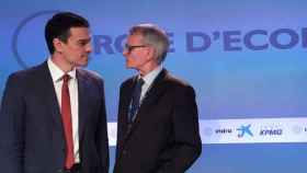 Pedro Sánchez (izquierda), líder del PSOE, y Antón Costas (derecha), presidente del Círculo de Economía en Sitges.