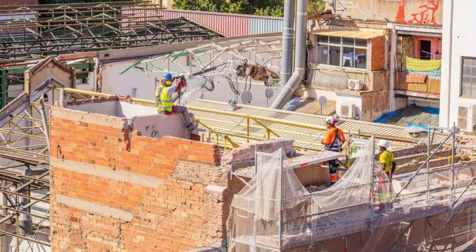 Trabajos para construir el complejo de oficinas de Freo Group en Barcelona / CG